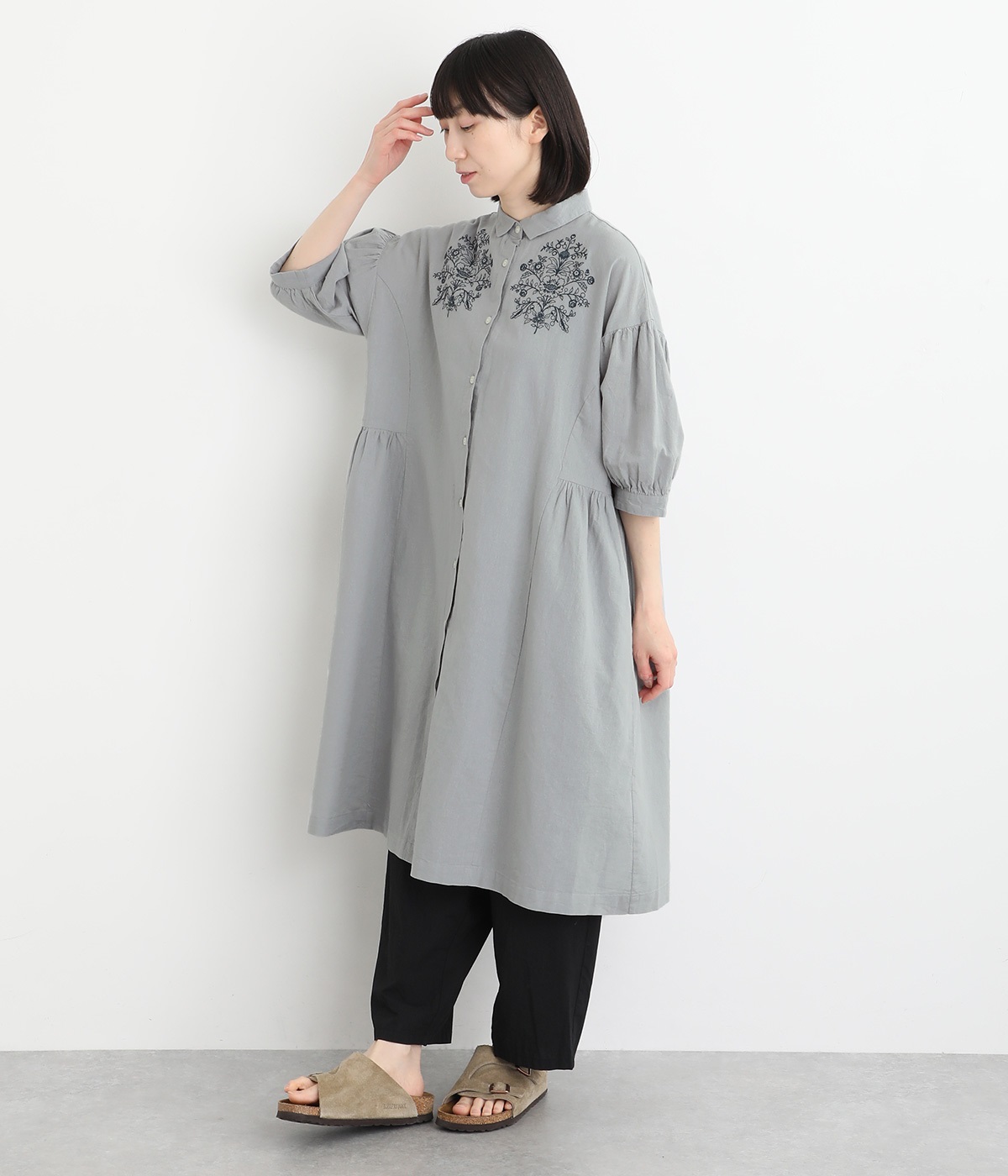 【tukuroi by SUN VALLEY】コットンリネン平織　モチーフ刺繍6分袖ワンピース(ミストブルー-ONESIZE)