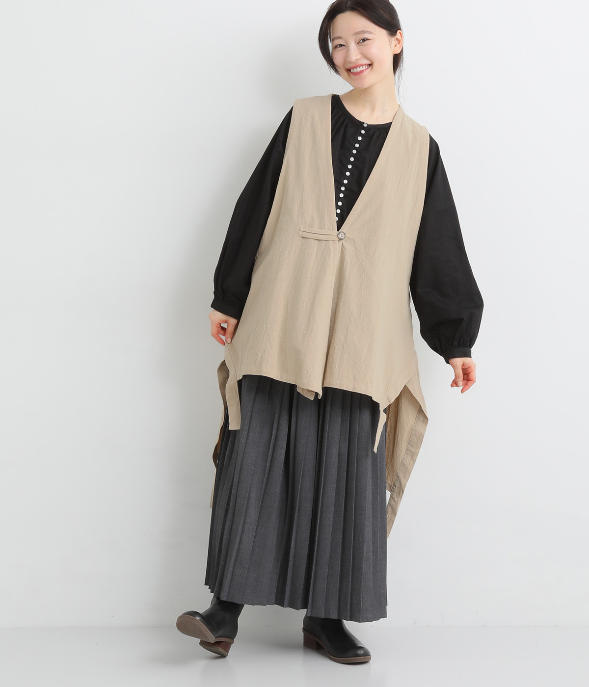 釦ループデザインベスト(ベージュ-ONESIZE)