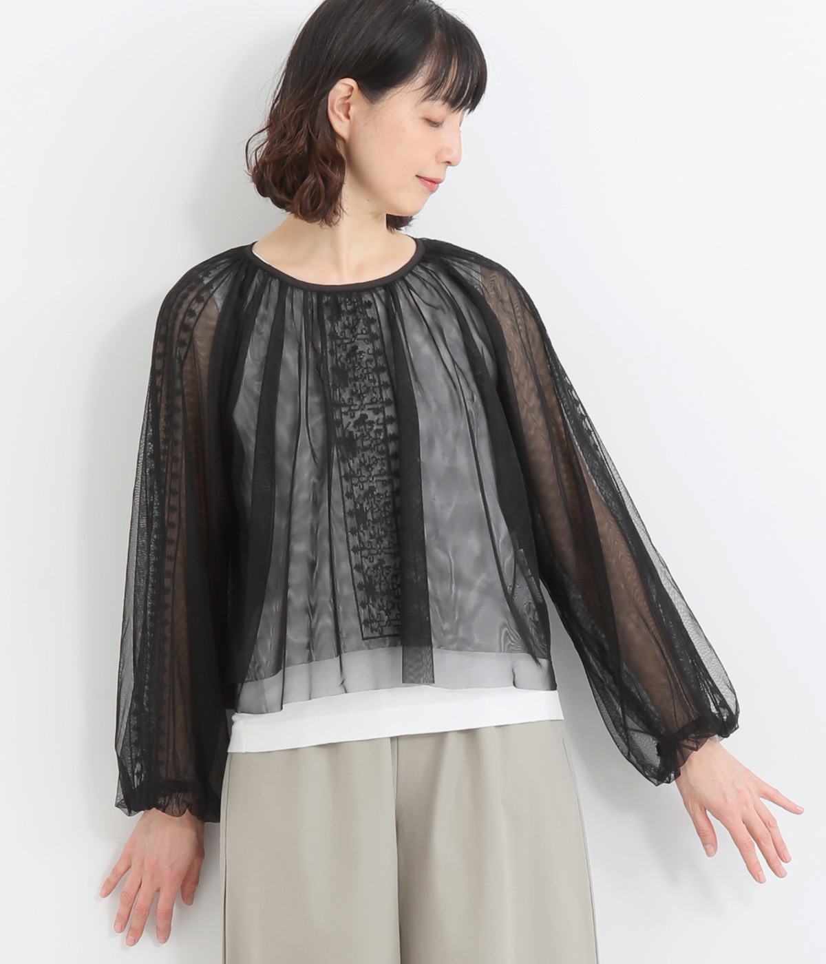 メッシュ刺繍後ろリボンフレアブラウス(ブラック-ONESIZE)