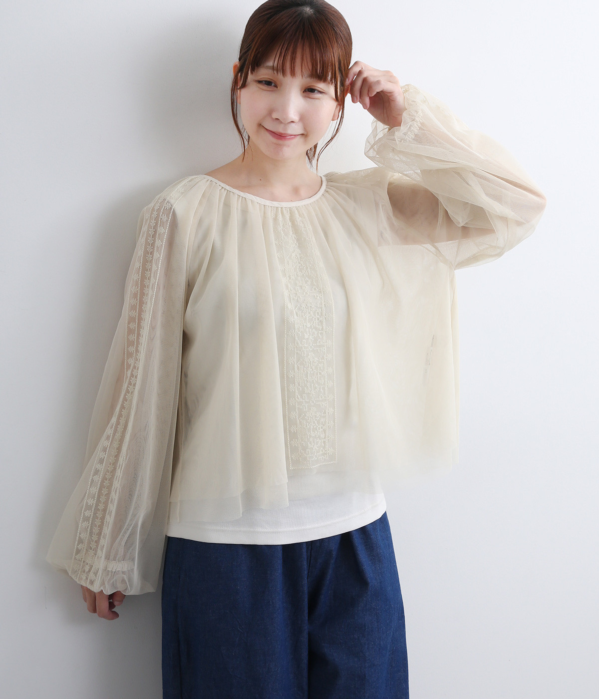 メッシュ刺繍後ろリボンフレアブラウス(オフホワイト-ONESIZE)