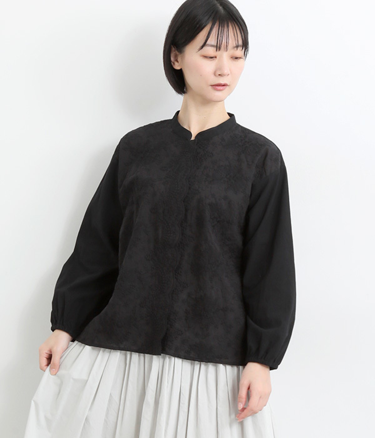 コットン前立てスカラ刺繍ブラウス(クロ-ONESIZE)