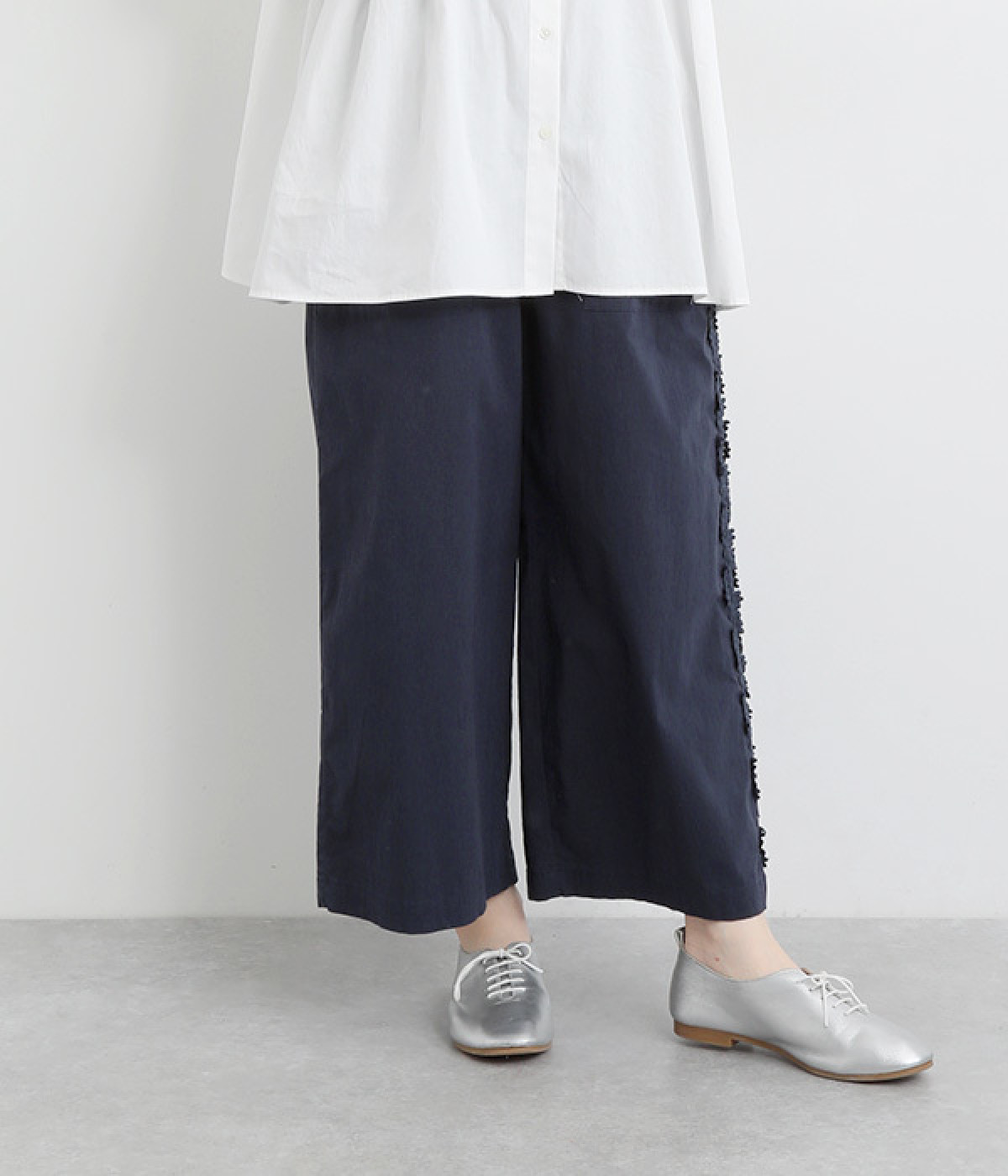 コットンストレッチ フラワーケミカルレーステープワイドストレートパンツ(ネイビー-M)