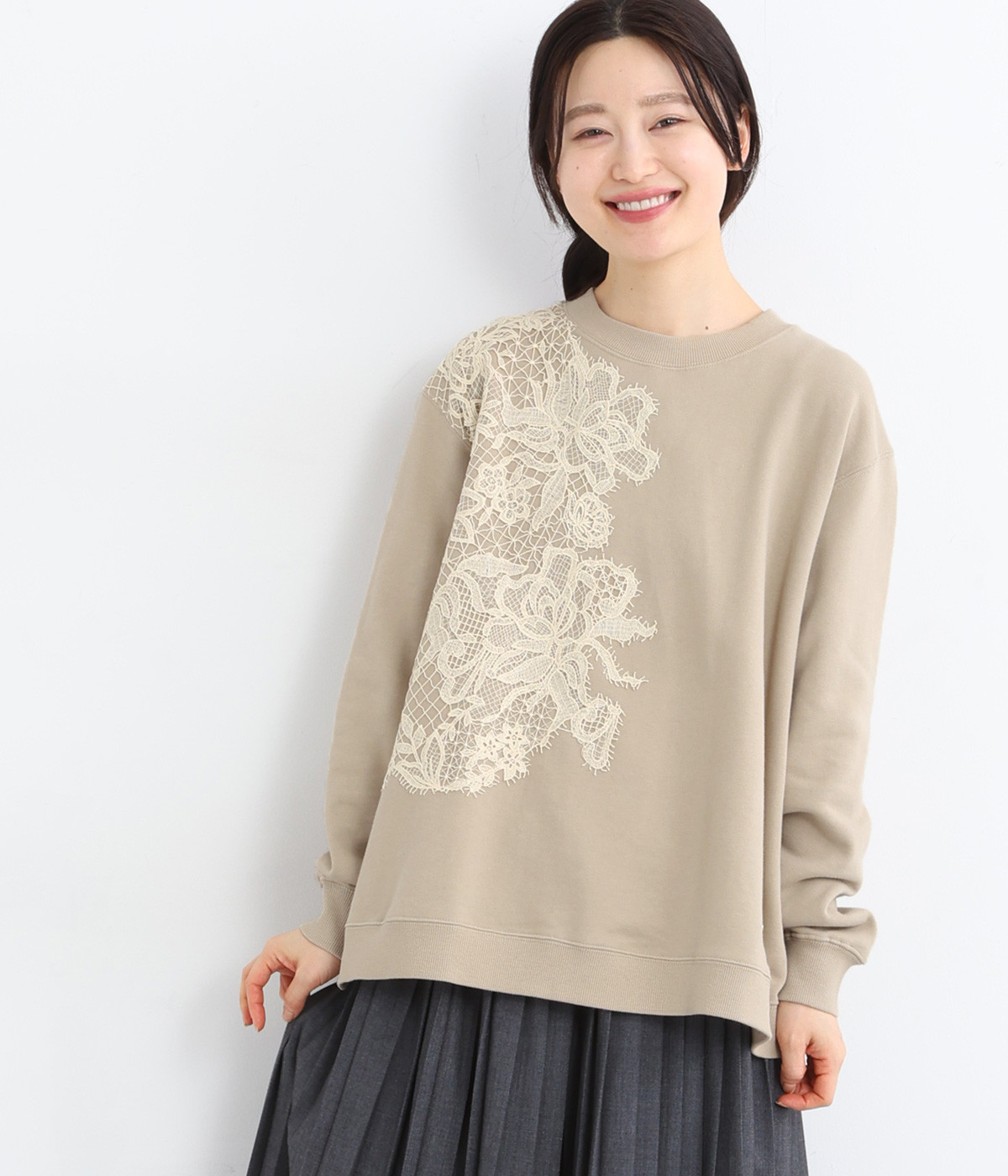 ローズモチーフケミカルレーススウェット(ベージュ-ONESIZE)