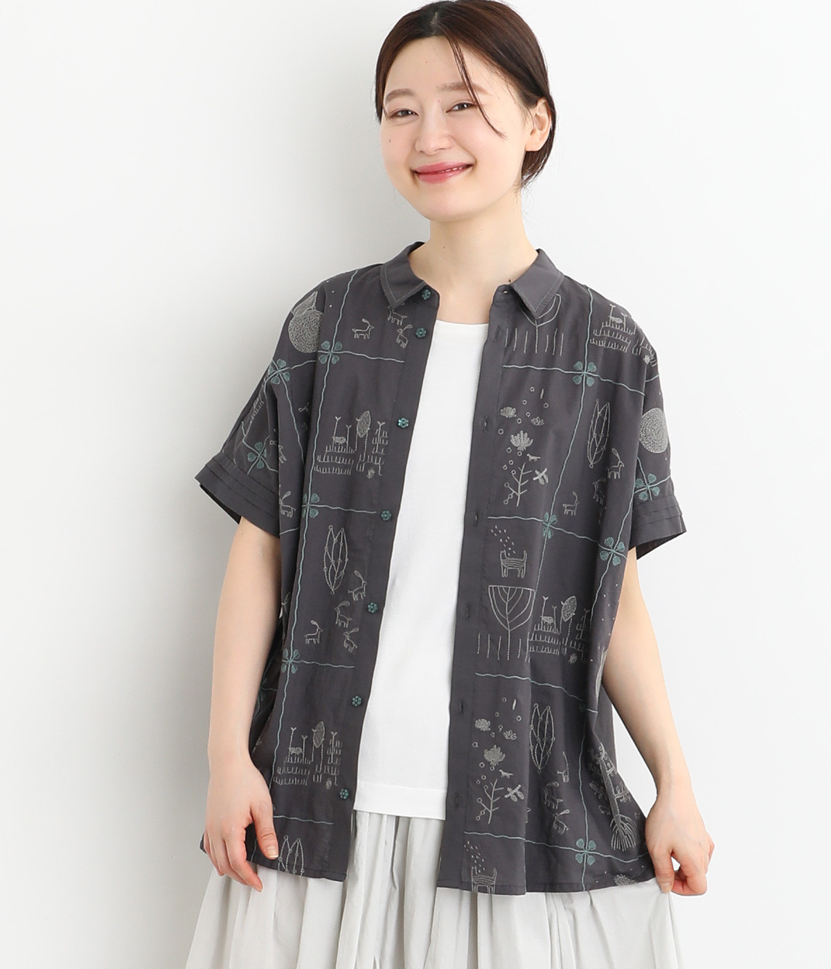 SUPER HAKKA×オバタクミ｢心の中の絵本｣総刺繍ドルマンシャツ(チャコール-ONESIZE)