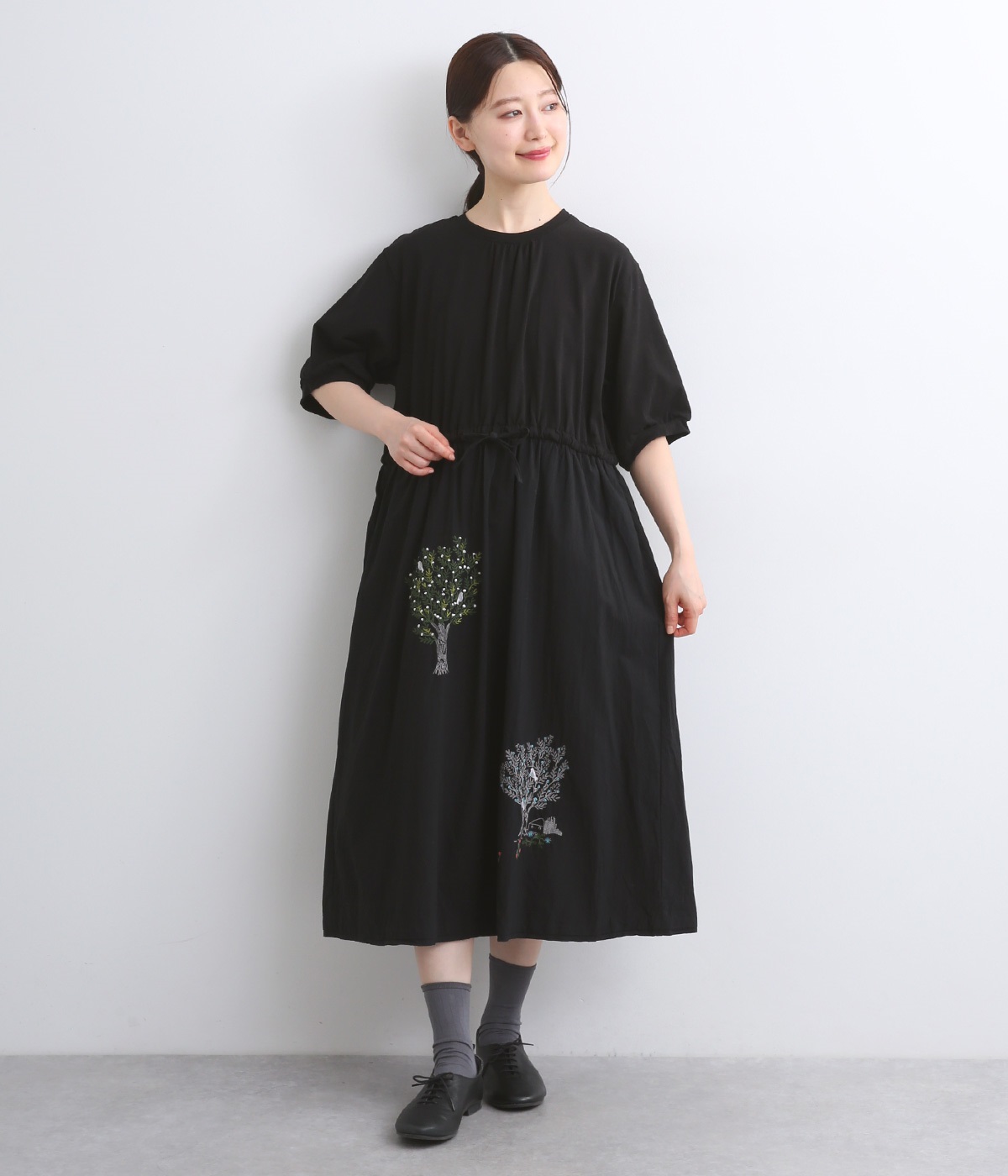コットンローンワッシャーバードツリー刺繍×天竺ワンピース(ブラック-ONESIZE)