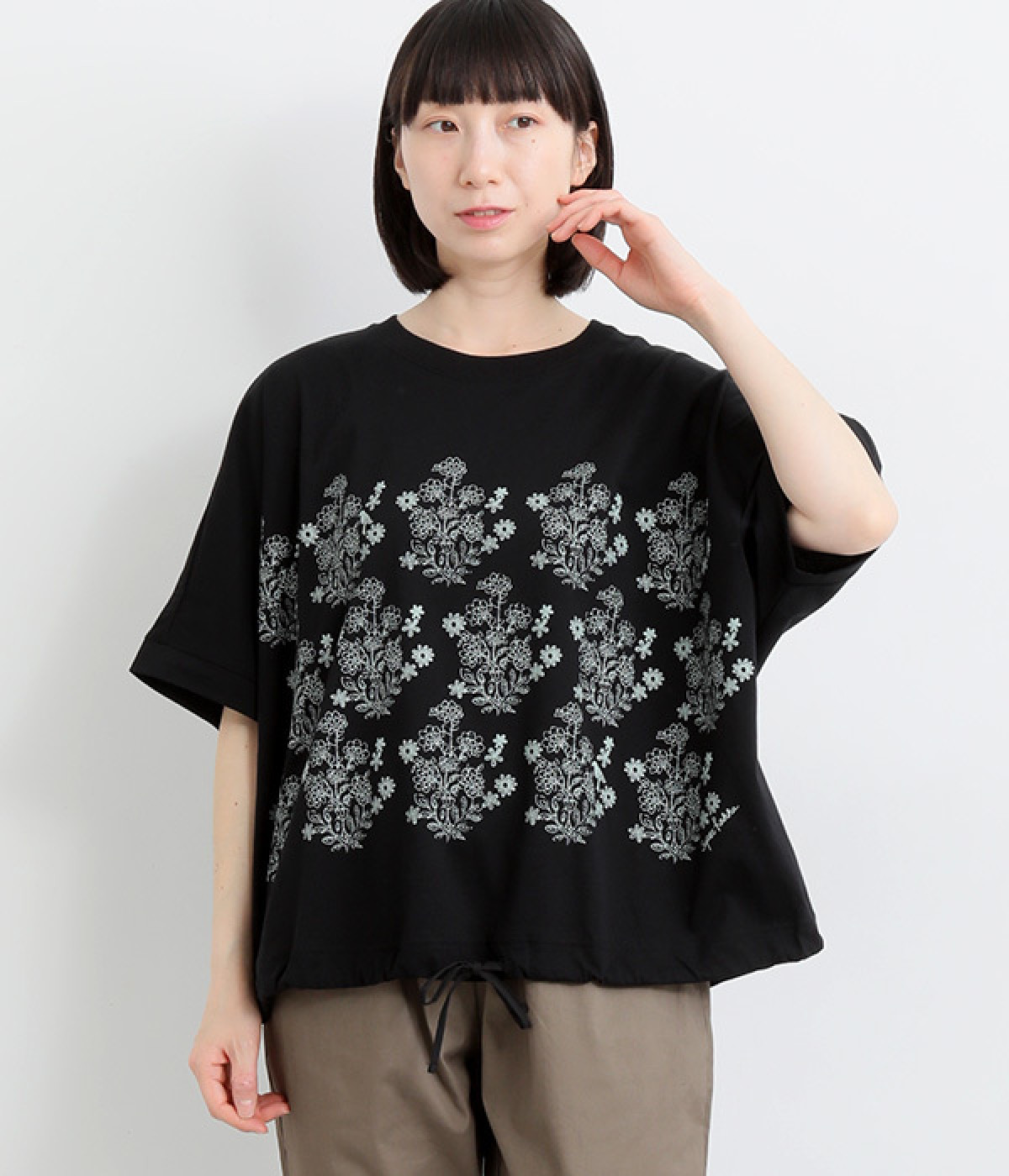 コットン天竺キャリコフラワー発砲プリントTシャツ(ブラック-ONESIZE)
