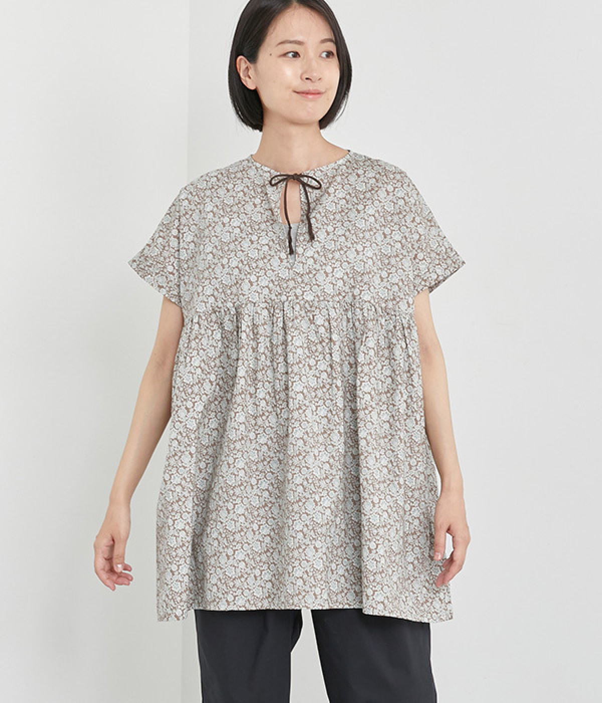 コットンフラワー柄ギャザー切替プルオーバー(モカ-ONESIZE)
