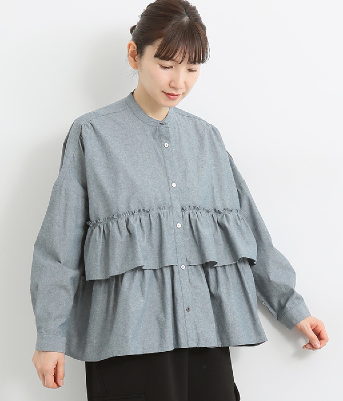 コットンシャンブレー　フリルティアードブラウス(インディゴ-ONESIZE)