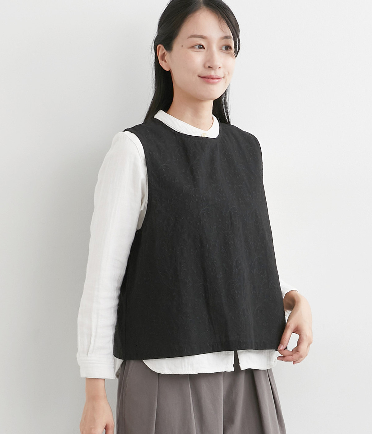 コットンリネン刺繍ベスト(ブラック-ONESIZE)