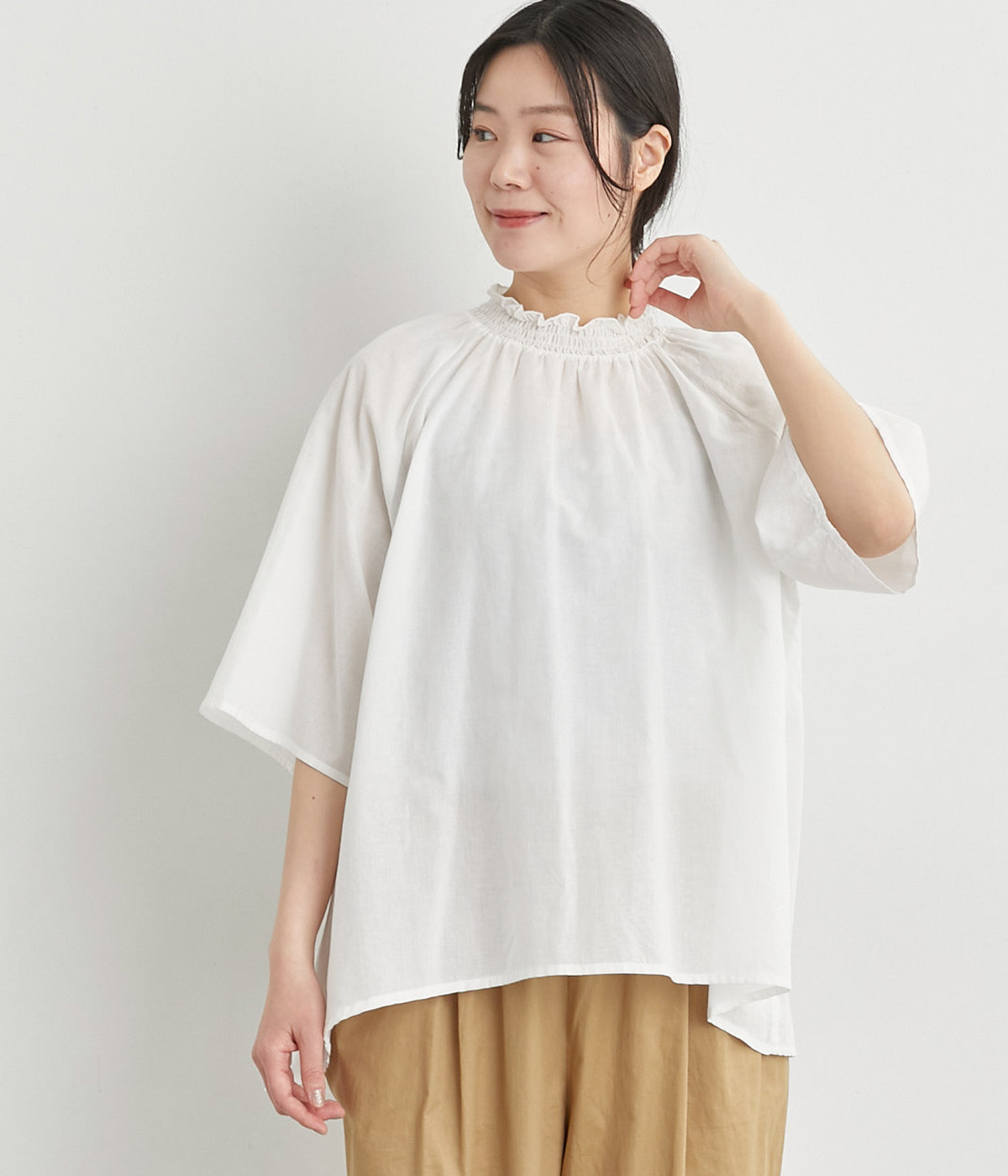 コットンリネン細番手シャーリングブラウス(ホワイト-ONESIZE)