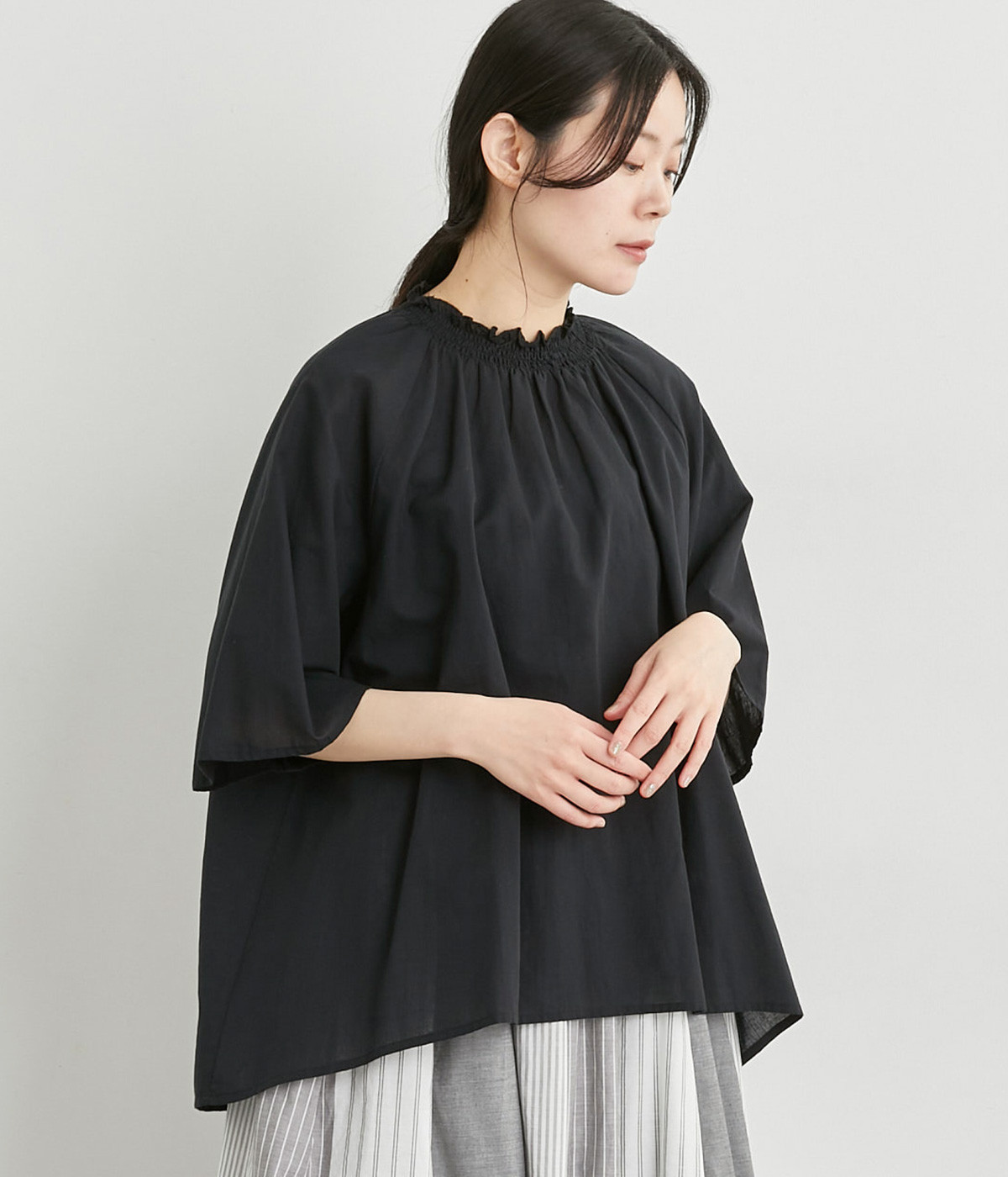 コットンリネン細番手シャーリングブラウス(ブラック-ONESIZE)