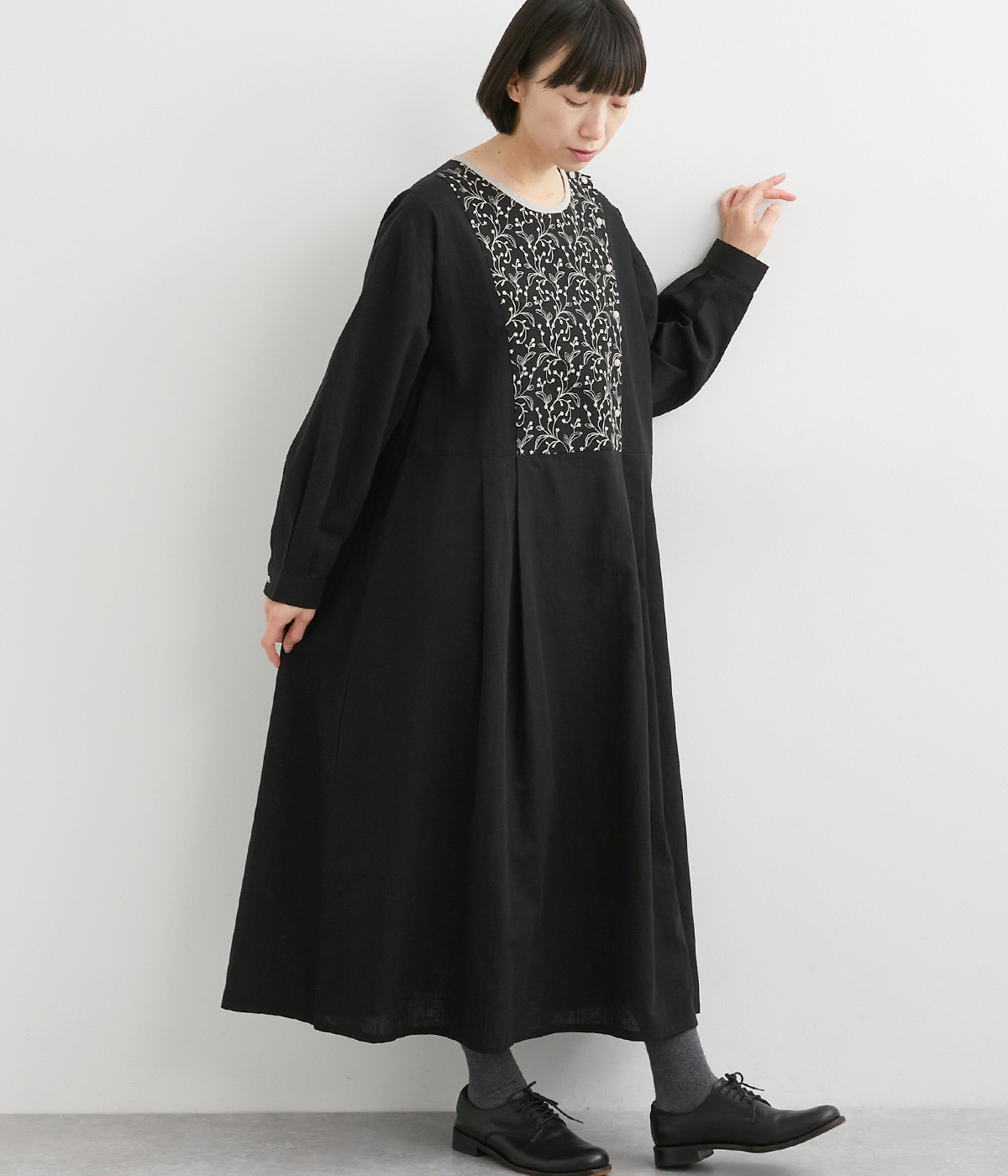 コットンリネン刺繍ワンピース(ブラック-ONESIZE)
