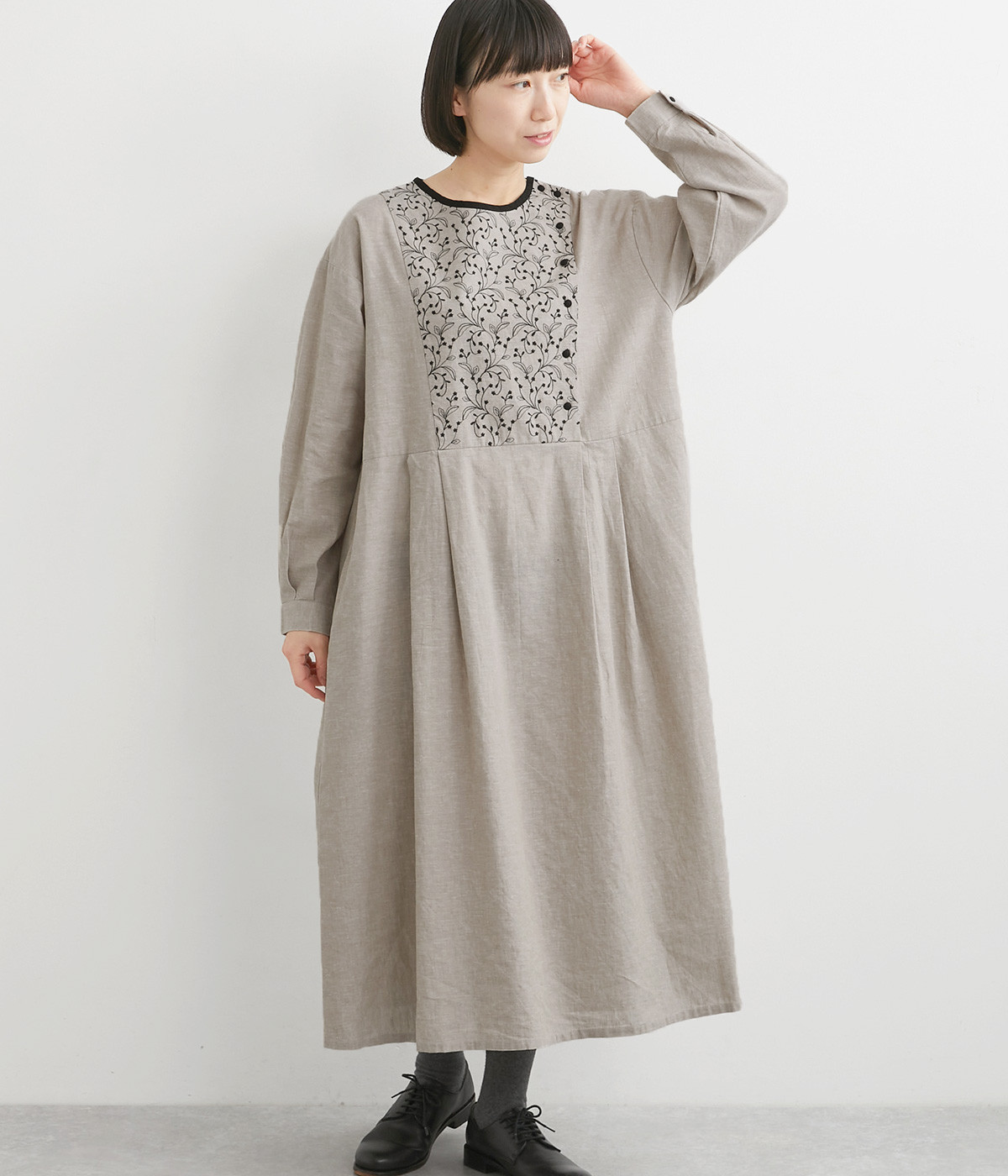 コットンリネン刺繍ワンピース(ベージュ-ONESIZE)