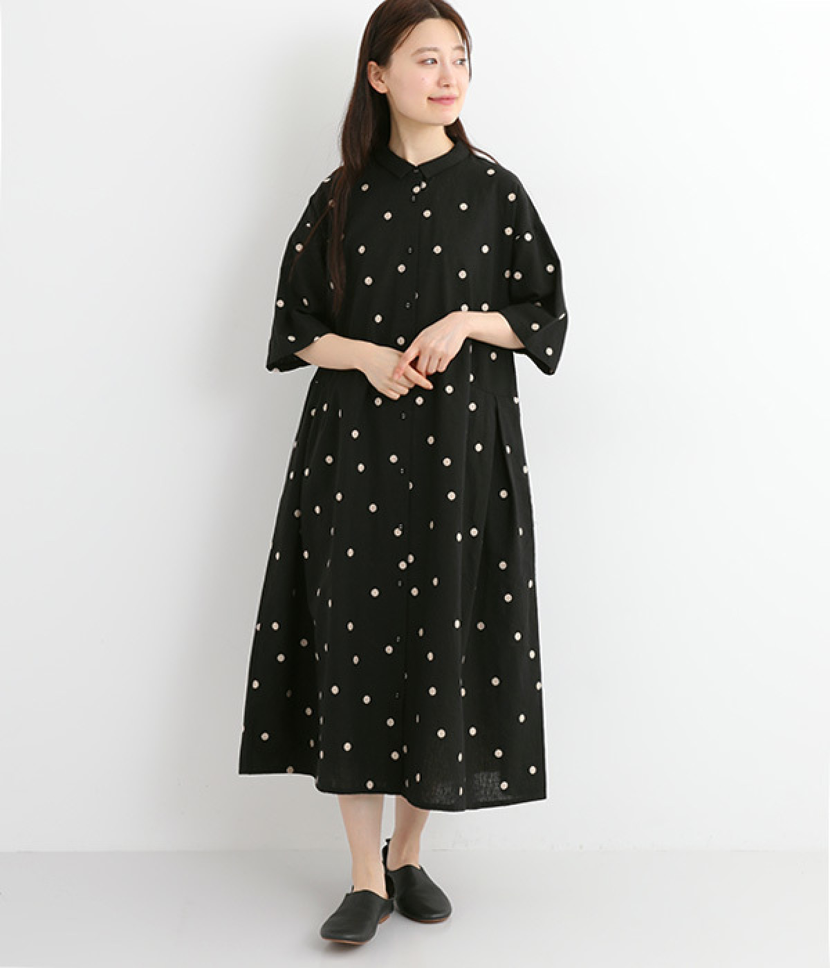 コットンリネンドット刺繍ワンピース(ブラック-ONESIZE)
