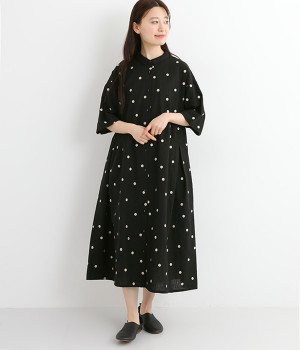 コットンリネンドット刺繍ワンピース(ブラック-ONESIZE)