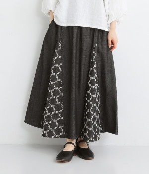 【リンネル掲載】デニム×サークル刺繍パネルスカート(ブラック-ONESIZE)