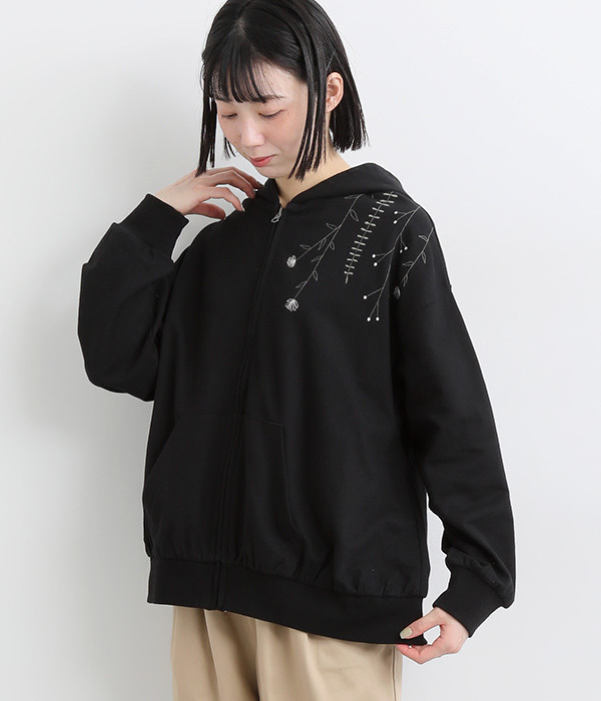 バルーンシルエット 刺繍パーカ(ブラック-ONESIZE)