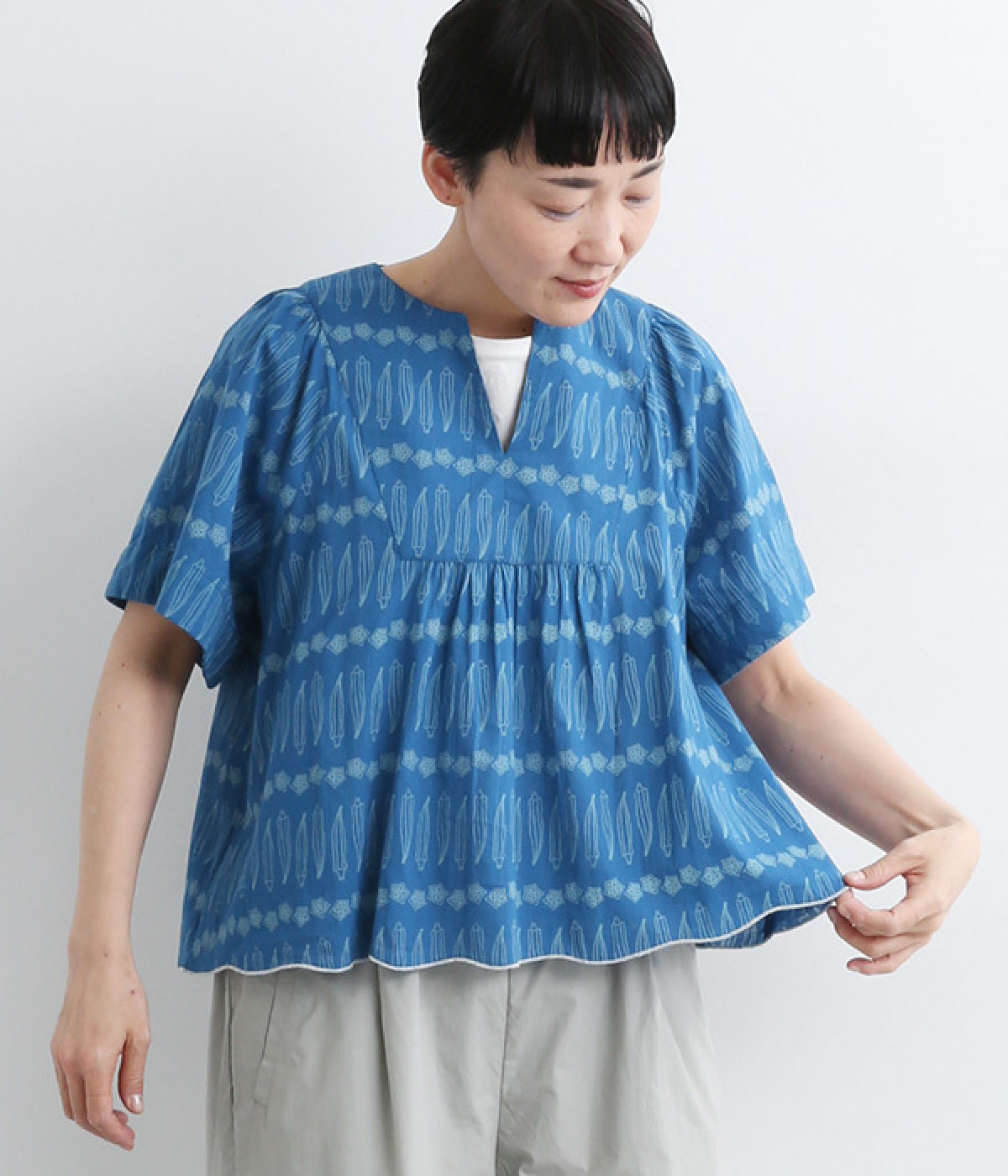 コットンキャンブリックオクラブラウス(ブルー-ONESIZE)