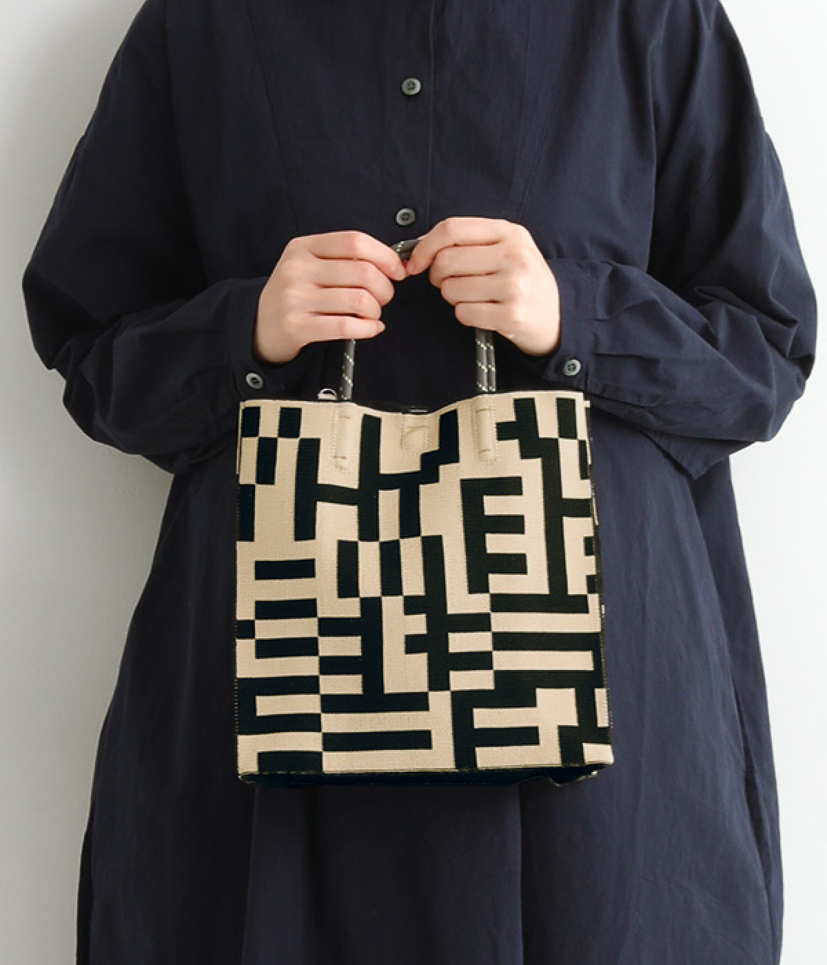 MOSAIC PATTERN ペーパーバッグ(ブラック-ONESIZE)