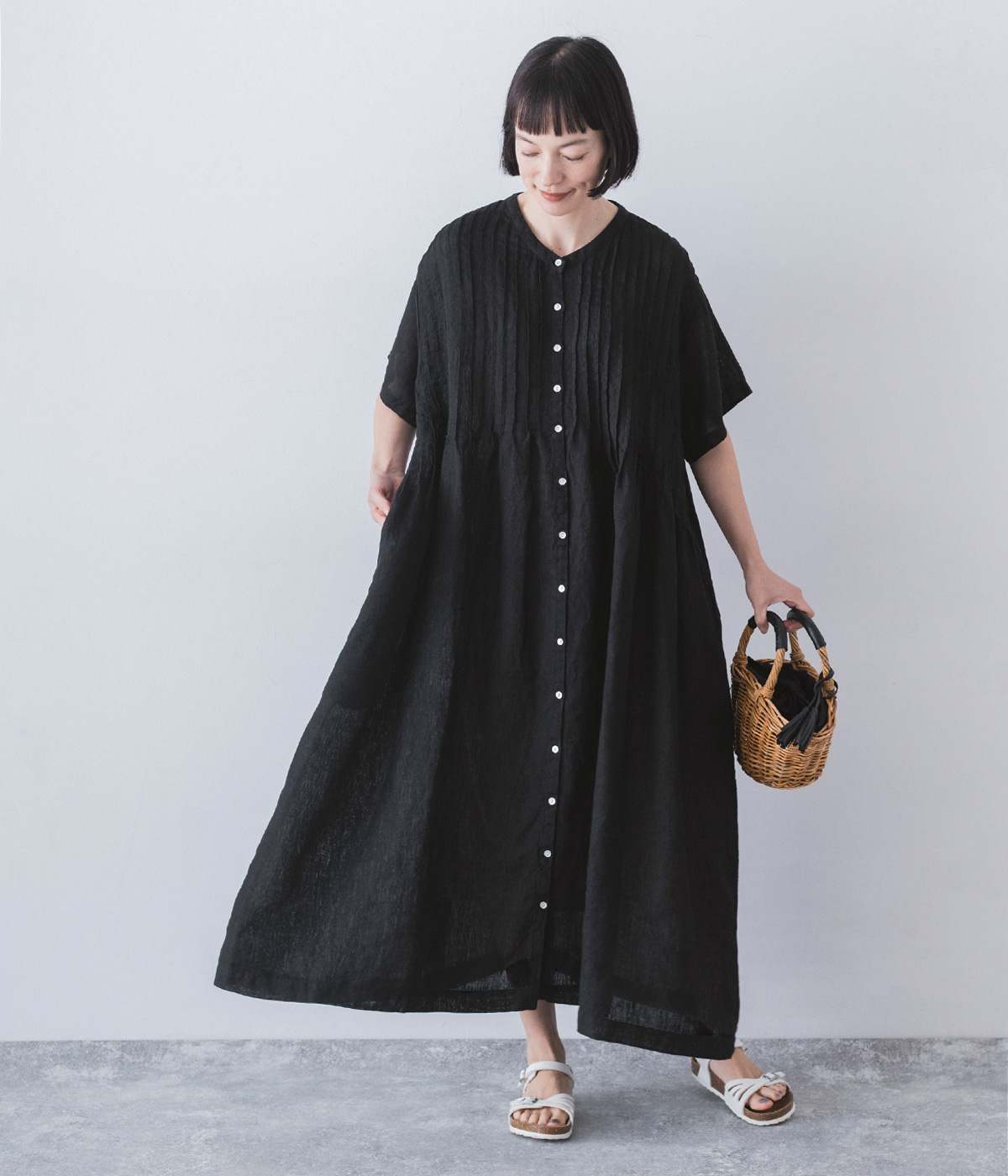 一部別注｜リネンシャンブレー　前ピンタックワンピース(ブラック-ONESIZE)