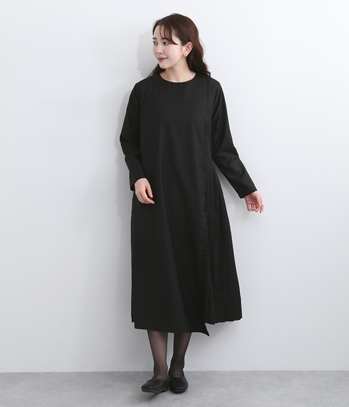 アシンメトリープリーツワンピース(ブラック-ONESIZE)