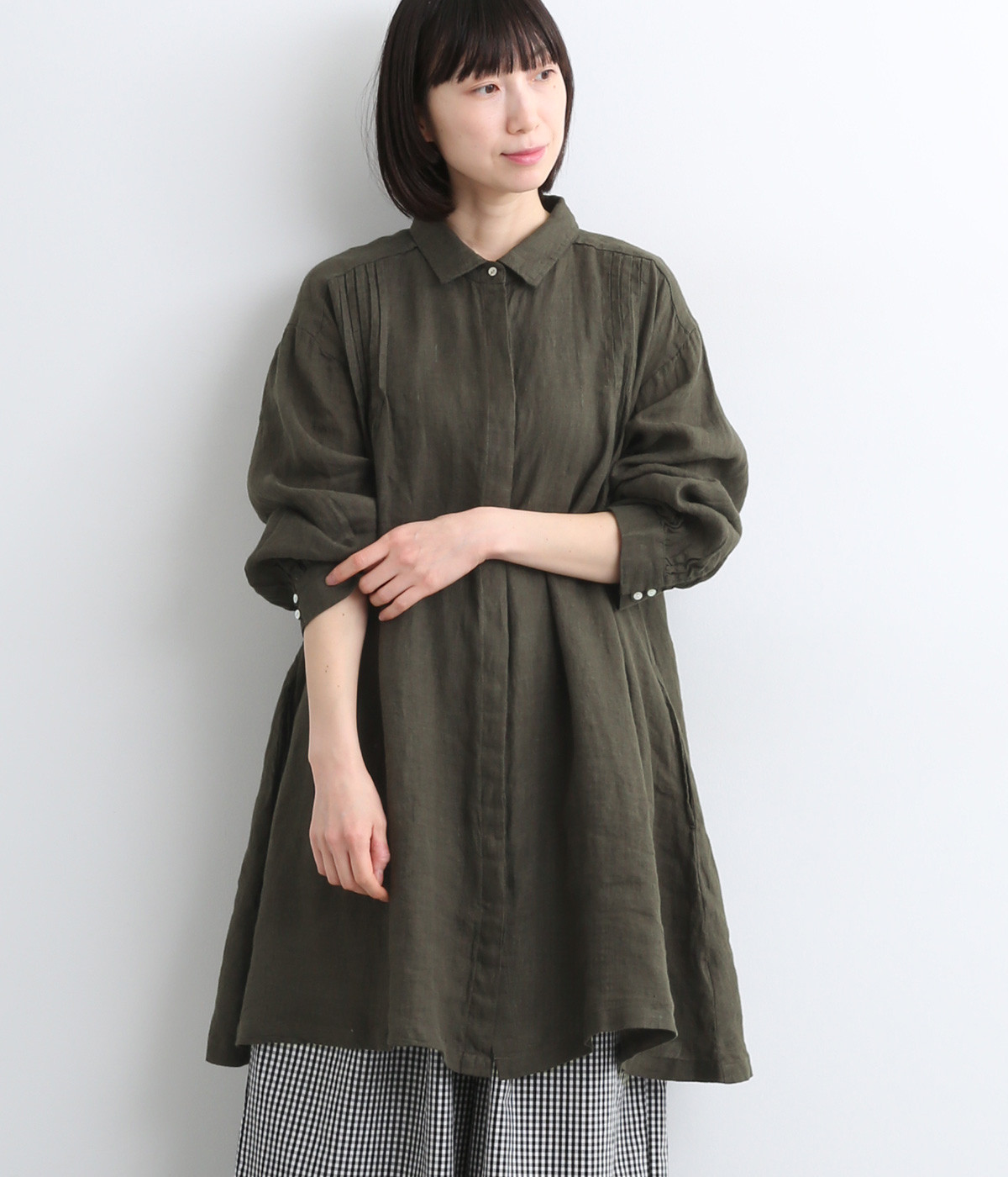 リネンシャンブレータックシャツ風チュニック(チャコール-ONESIZE)