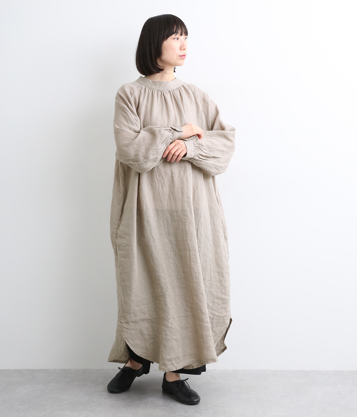 リネンシャンブレーラウンド襟ワンピース(ベージュ-ONESIZE)