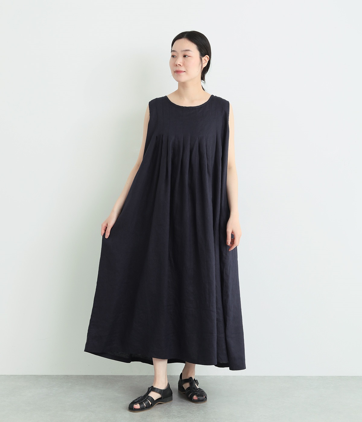 14番手リネン　タックノースリーブワンピース(ネイビー-ONESIZE)