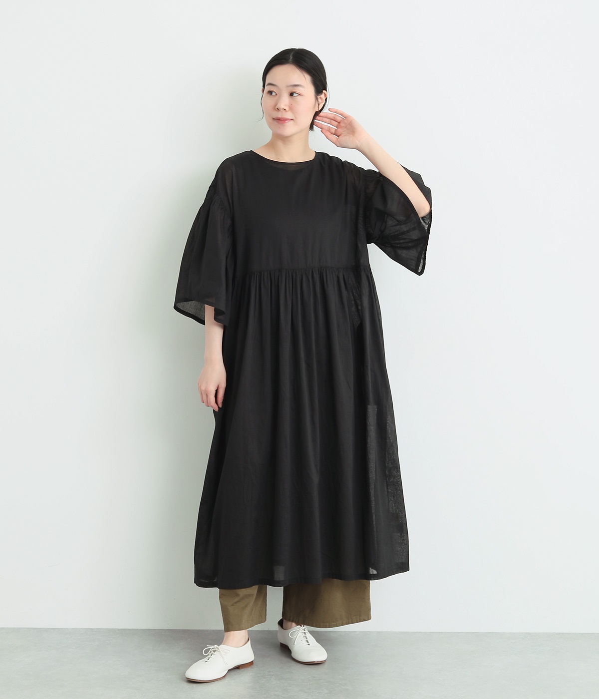 ラミーコットン　ギャザーワンピース(ブラック-ONESIZE)