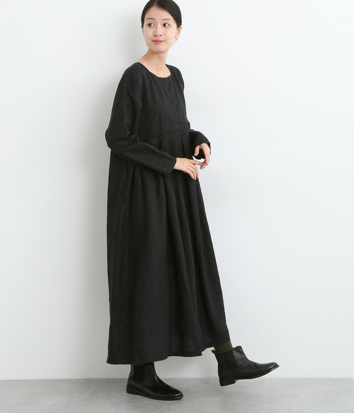 14番手リネン ワイドタックラウンドネックワンピース(ブラック-ONESIZE)
