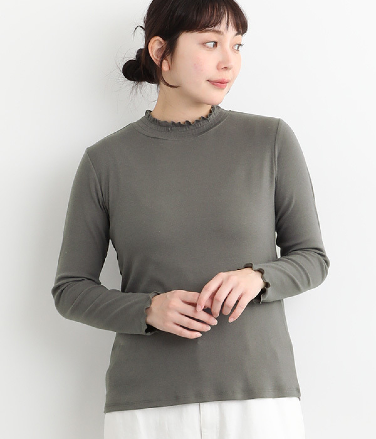 フリル襟付き長袖Tシャツ(スミクロ-L)