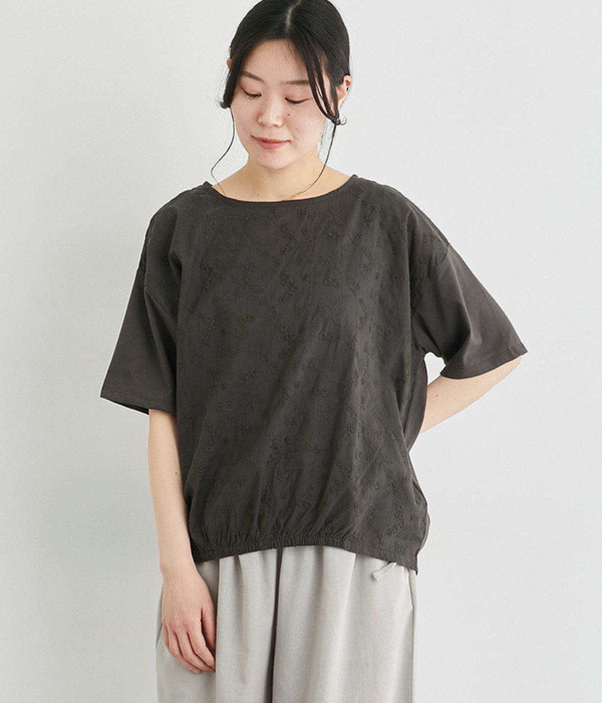 天竺前身刺繍布帛切替Ｔシャツ(スミクロ-L)