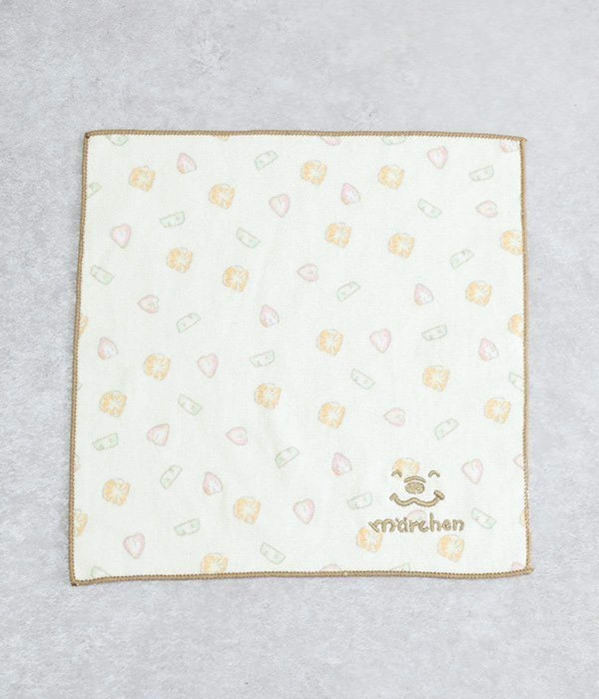 サンドイッチハウスメルヘンコラボ メルヘンフェイスフルーツ総柄ハンカチタオル(アイボリー-ONESIZE)