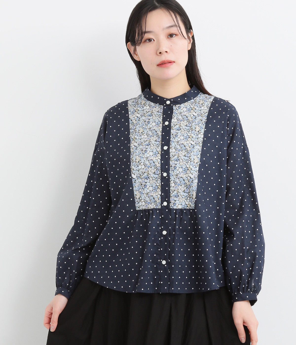 LIBERTY×ドット前後ヨーク切替バンドカラーブラウス(ネイビードット×チャイブ-ONESIZE)