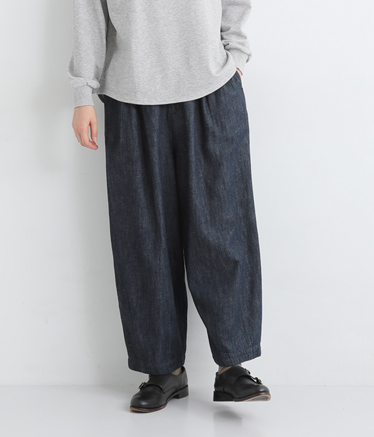 コットンリネンデニム　ツイル　コクーンパンツ(ネイビー-ONESIZE)