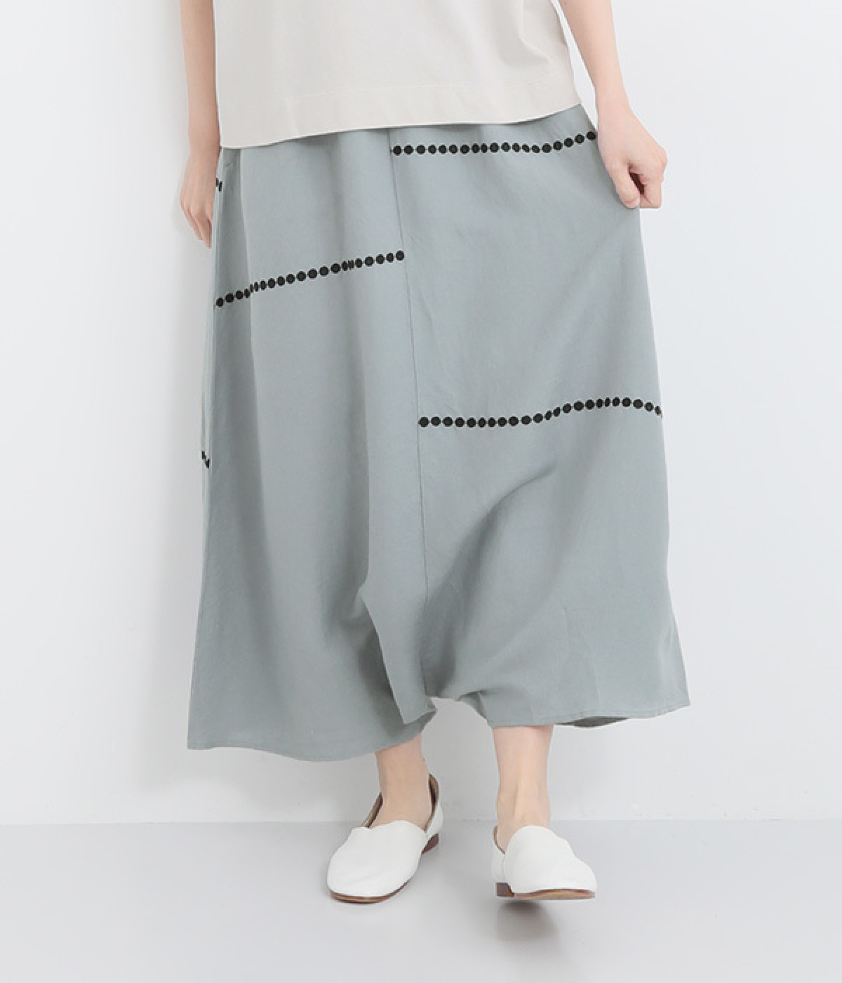 リネンレーヨンライン刺繍サルエルバルーンパンツ(ライトブルー-ONESIZE)