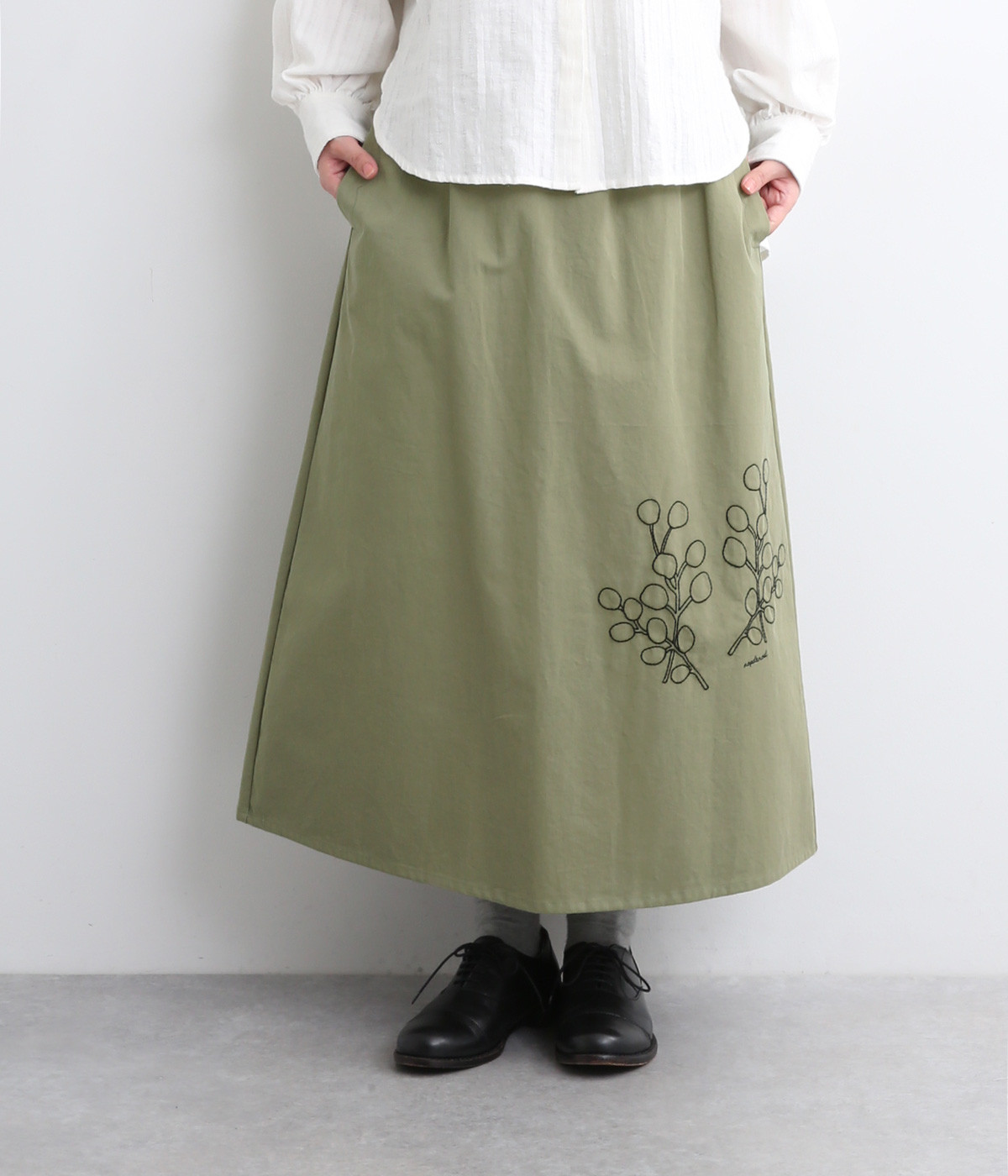 コットンツイルユーカリコットン刺繍スカート(カーキ-ONESIZE)