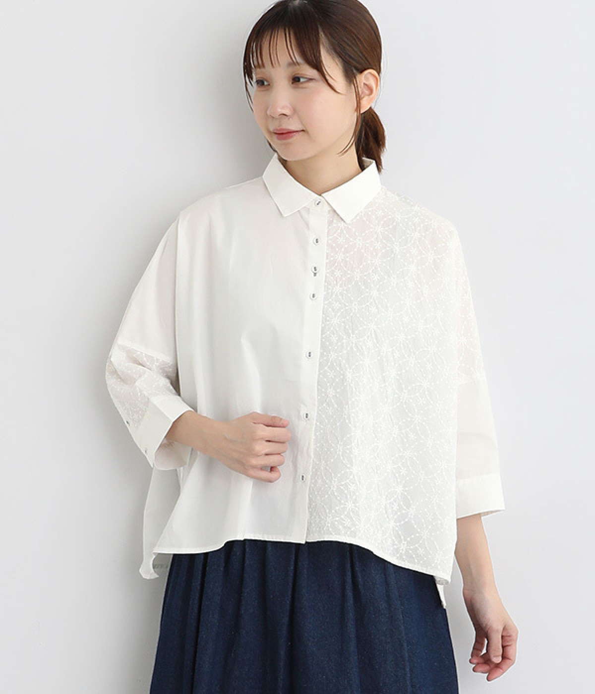 エンブロイダリーmiscクロップド6分袖ワイドシャツ(オフホワイト-ONESIZE)