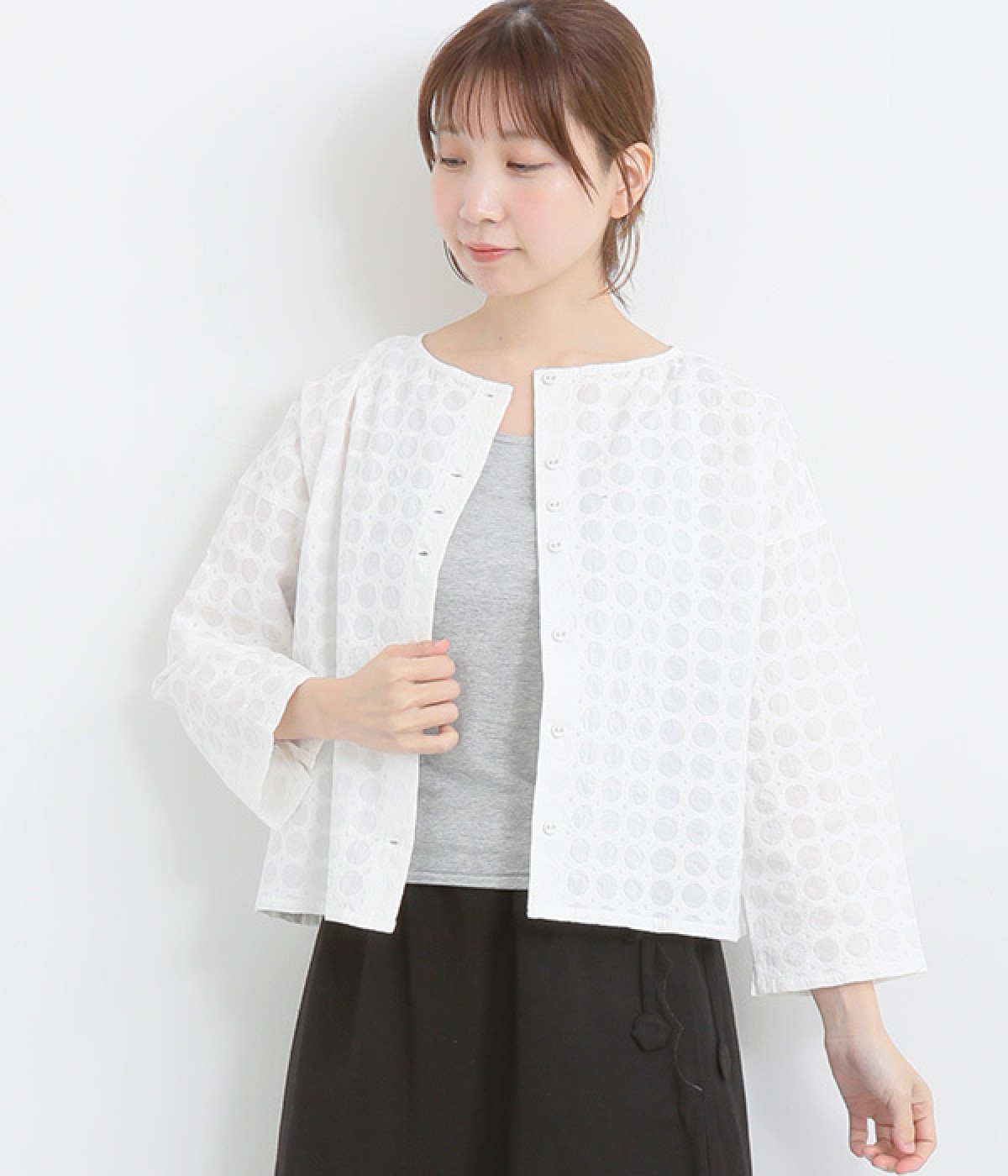 サークルエンブロイダリー2wayノーカラートップス(オフホワイト-ONESIZE)