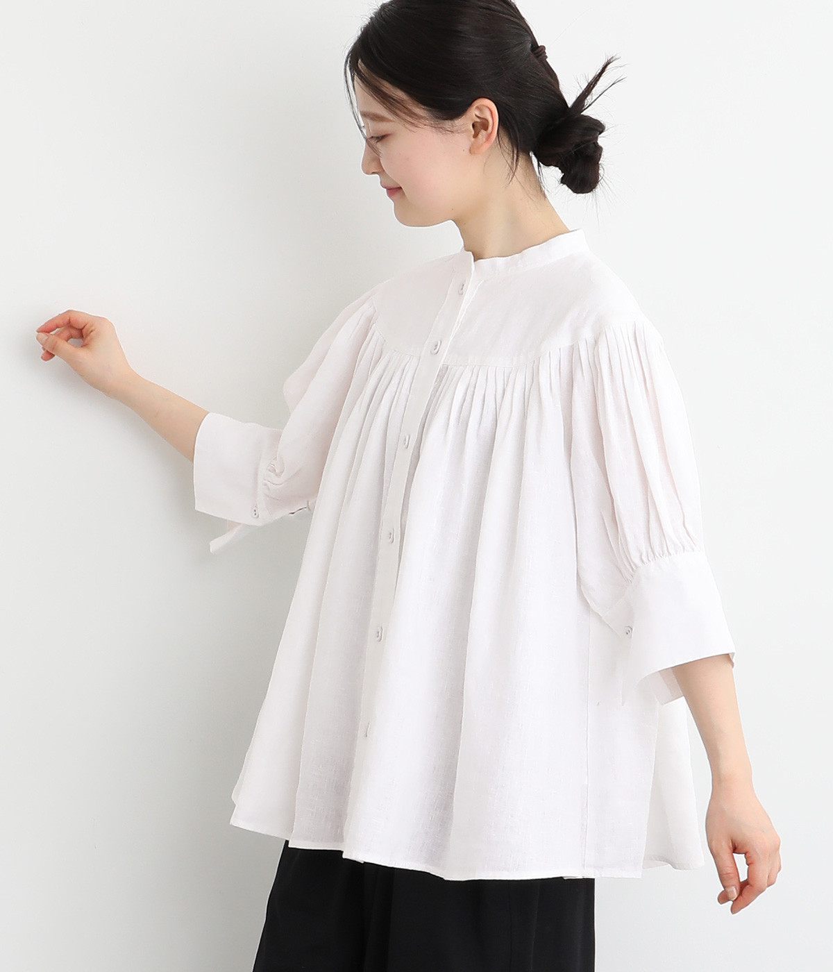 リネンラウンドヨーク5分袖ブラウス(オフホワイト-ONESIZE)