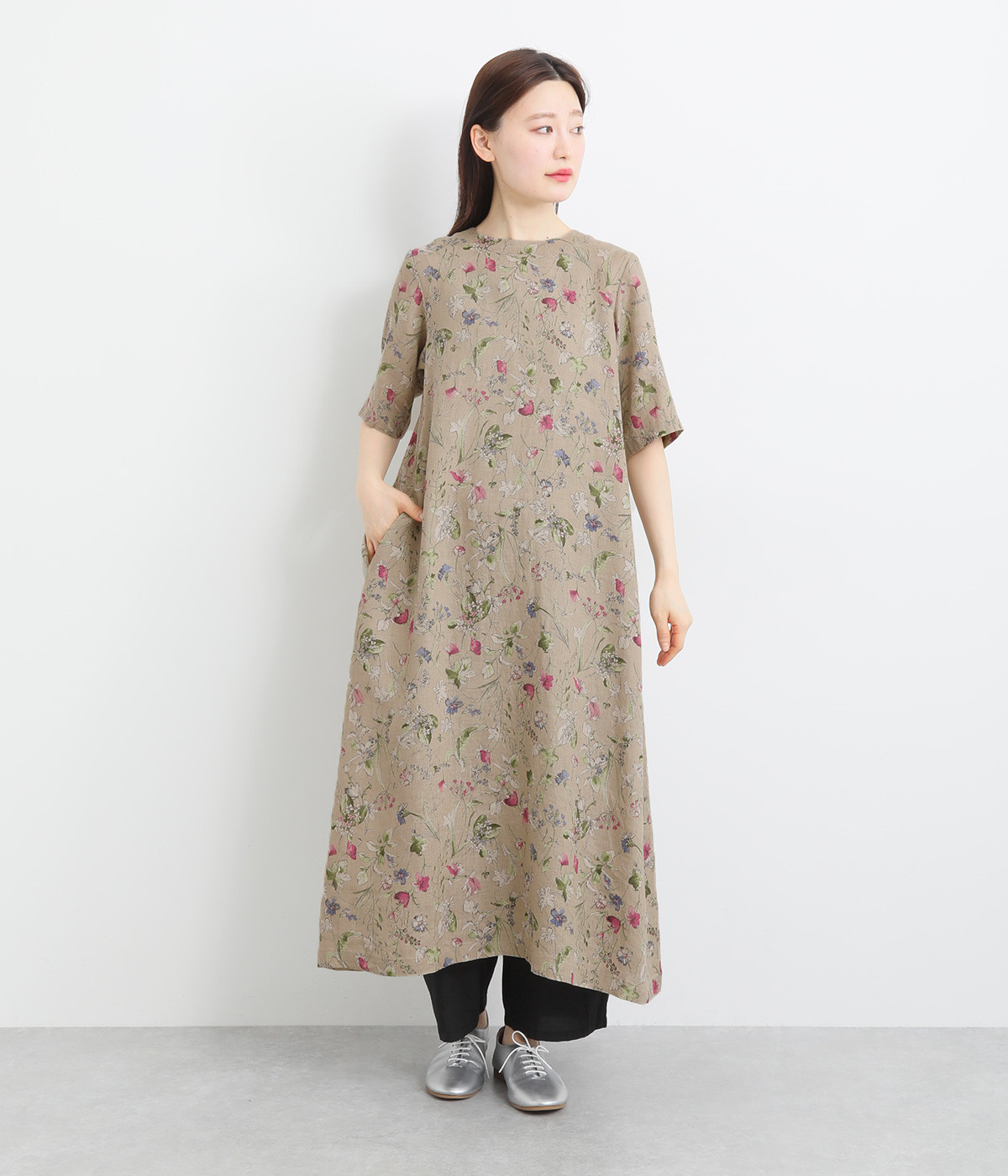 リネンフラワー後ろあき5分袖ワンピース(ベージュ-ONESIZE)