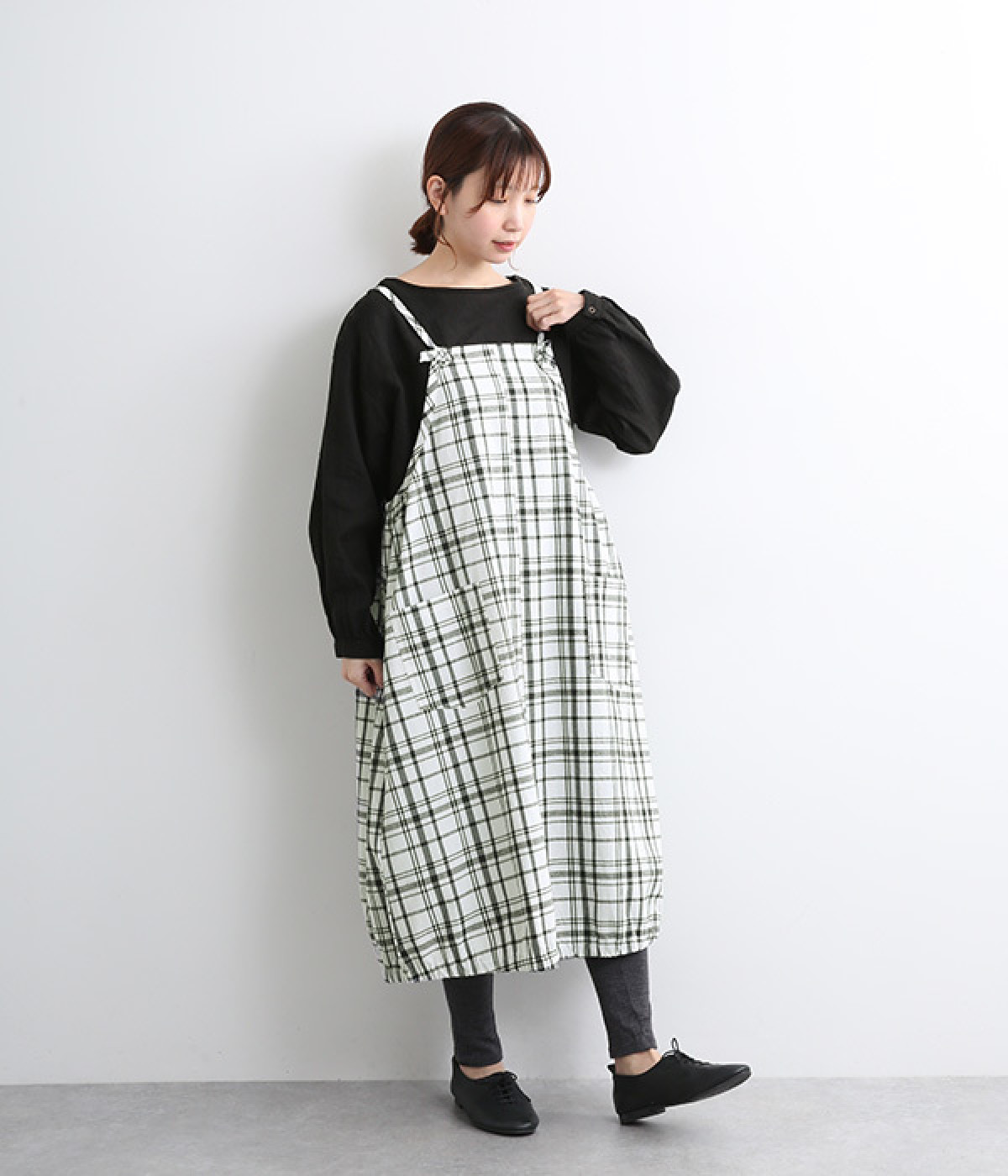 柄バルーンワンピースエプロン(アイボリー×ブラックチェック-ONESIZE)