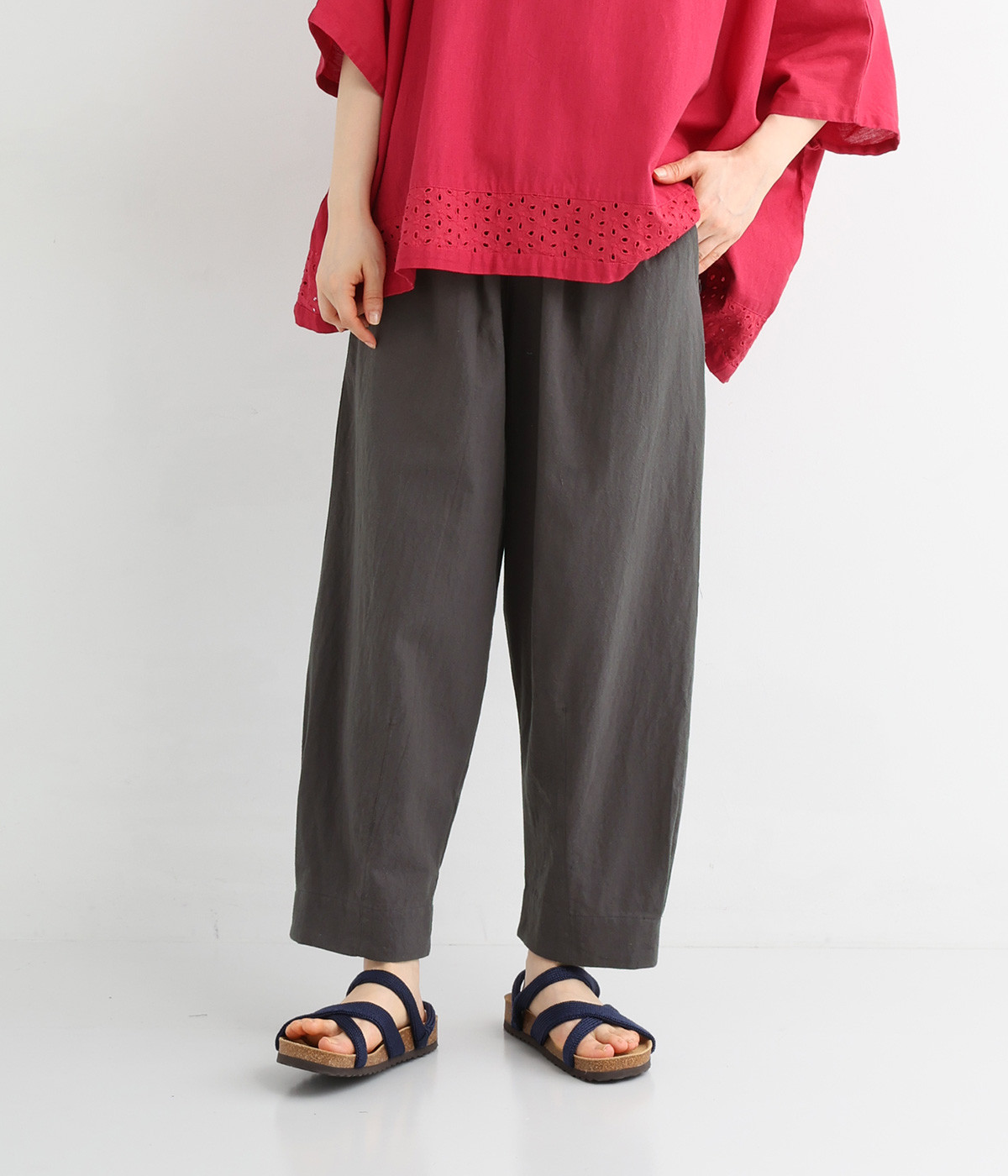 コットンワッシャー 9分丈テーパードパンツ(チャコールグレー-ONESIZE)