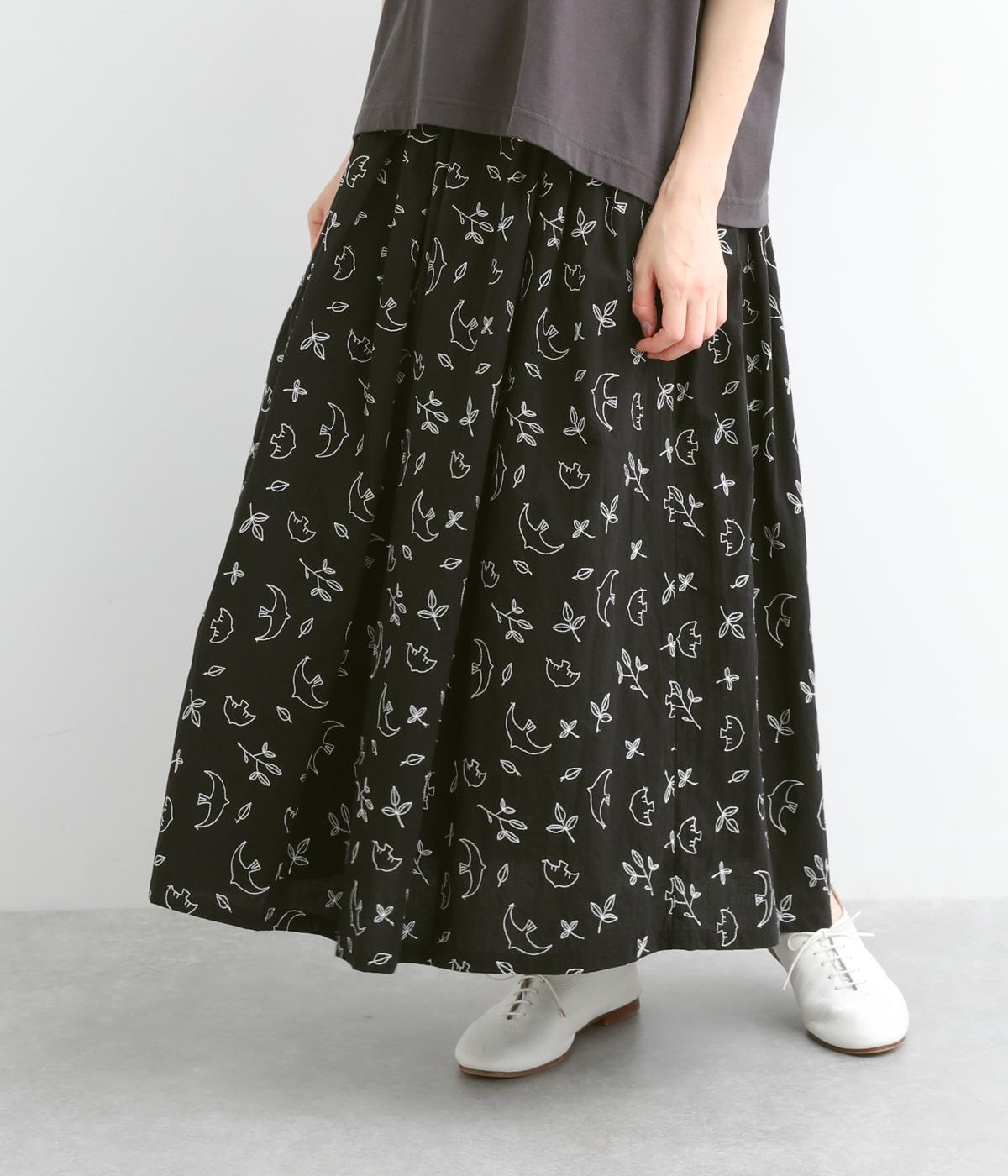 先染めコットン 9分丈総柄刺繍スカート(ブラック-ONESIZE)