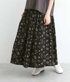 先染めコットン 9分丈総柄刺繍スカート(ブラック-ONESIZE)