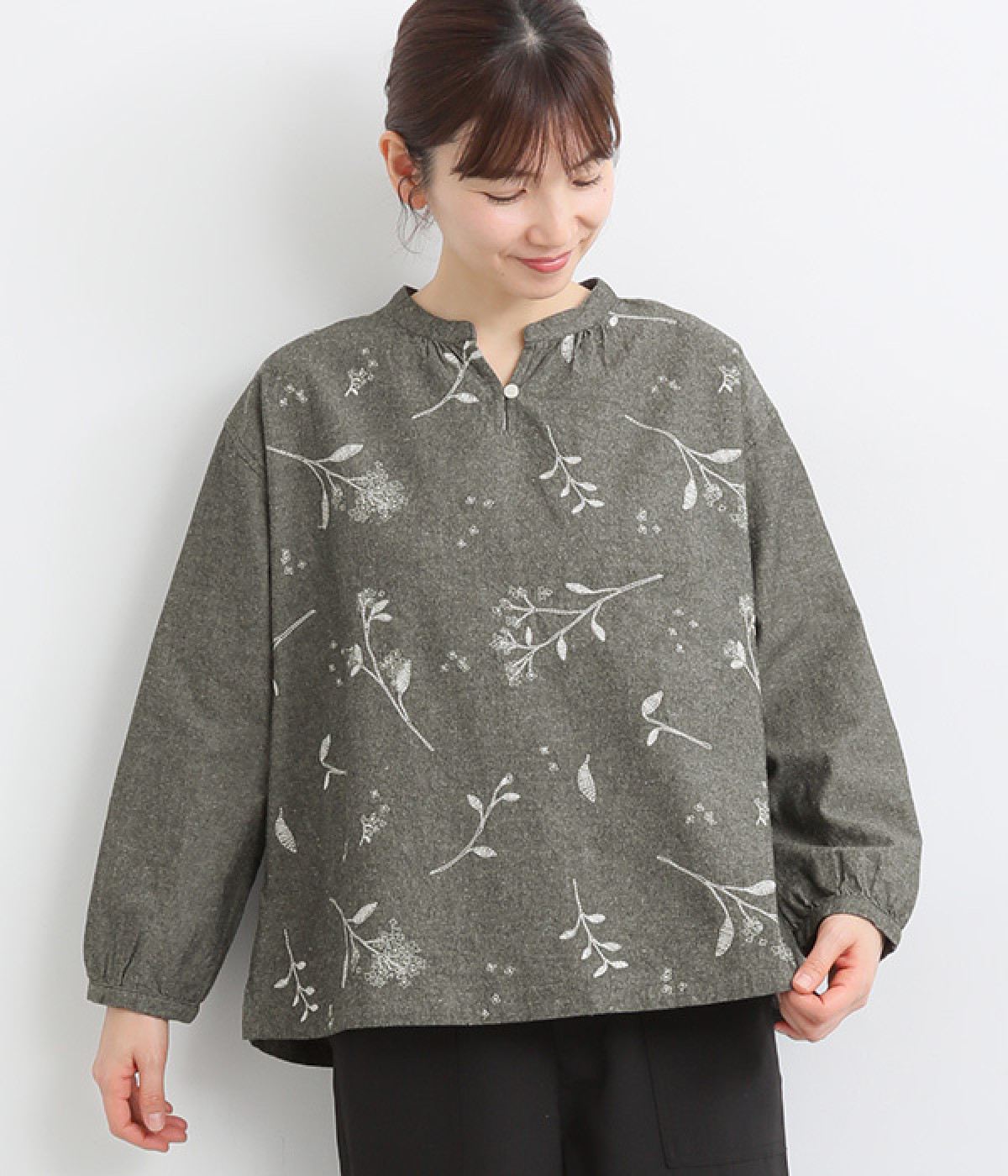 花柄刺繍キーネックブラウス(ブラック-ONESIZE)