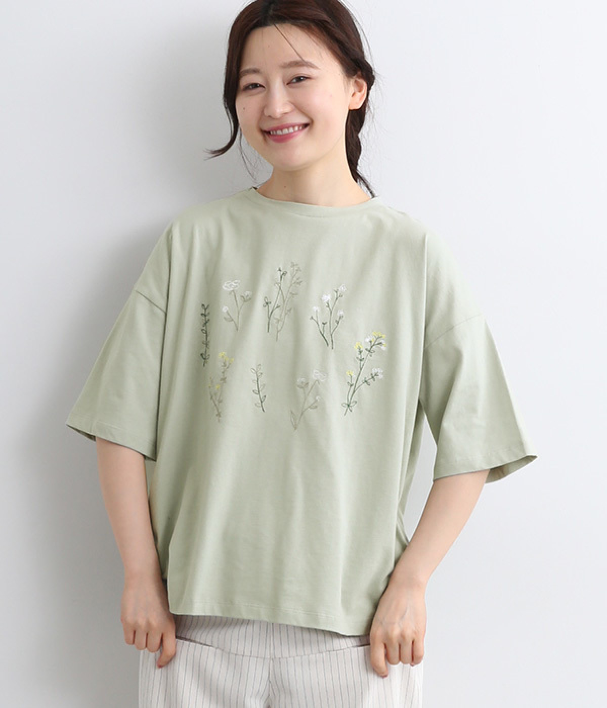 コットン ドロップショルダー花柄刺繍Tシャツ(ライトグリーン-ONESIZE)