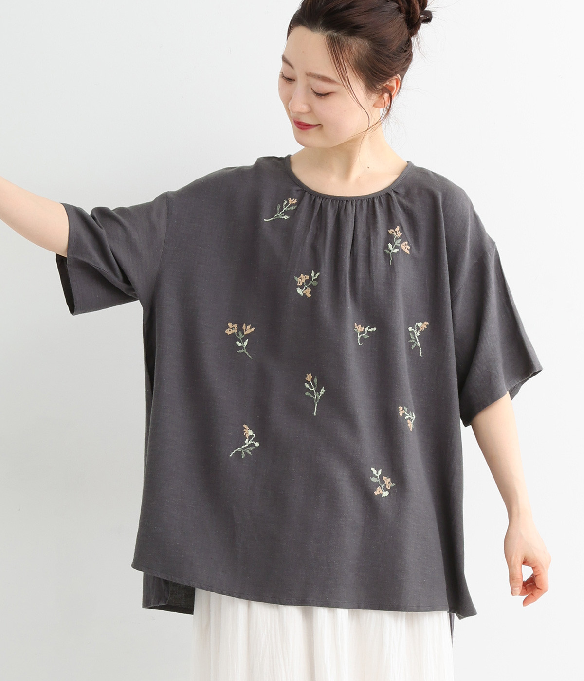 フラワークロスステッチ 5分袖チュニック(ダークグレー-ONESIZE)