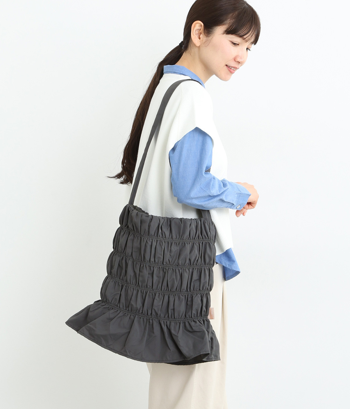 シャーリングショルダーバッグ(チャコール-ONESIZE)