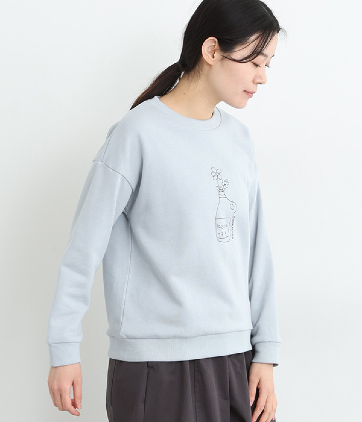 暮らしの刺繍入り裏毛プルオーバー(ブルー-L)